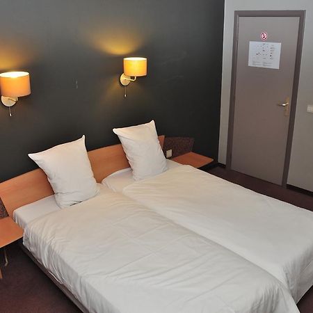 Afrit 28 Hotel Heusden-Zolder Стая снимка