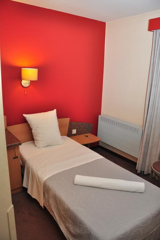 Afrit 28 Hotel Heusden-Zolder Стая снимка