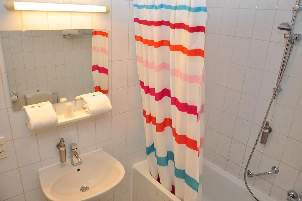 Afrit 28 Hotel Heusden-Zolder Стая снимка