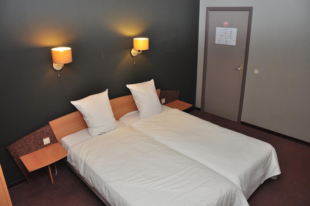 Afrit 28 Hotel Heusden-Zolder Стая снимка
